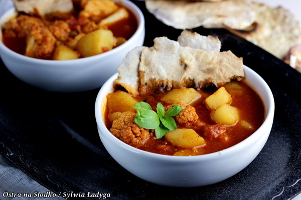 ALOO GOHBI - curry ziemniaczano-kalafiorowe, kuchnia indyjska , kuchnia orientalna , indie przepisy , ostra na slodko , gulasz warzywny (1)xx